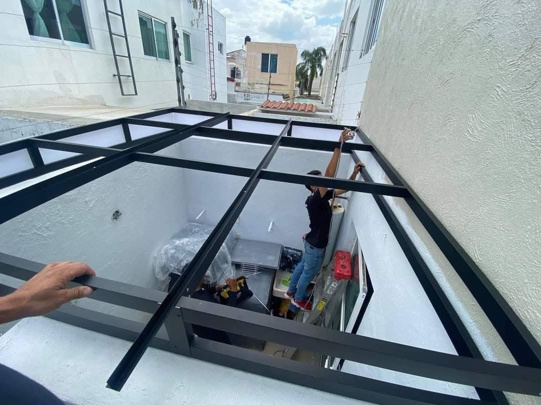 Instalación de la estructura de aluminio de una cubierta
